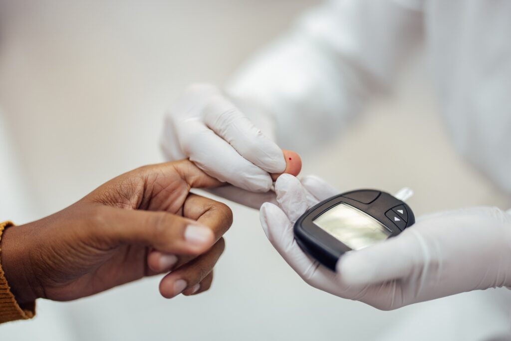 measuring blood sugar level with blood glucose met 2023 11 27 05 06 31 utc