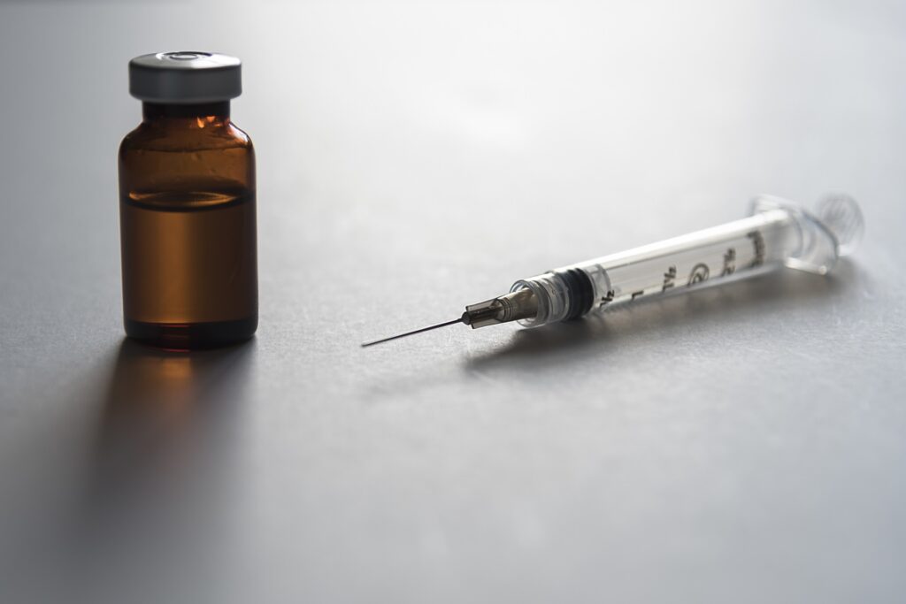 vaccine vial with syringe 2023 11 27 04 51 12 utc